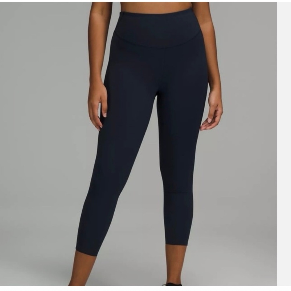 Lululemon • Base Pace High-Rise Crop Legging Navy Size 2